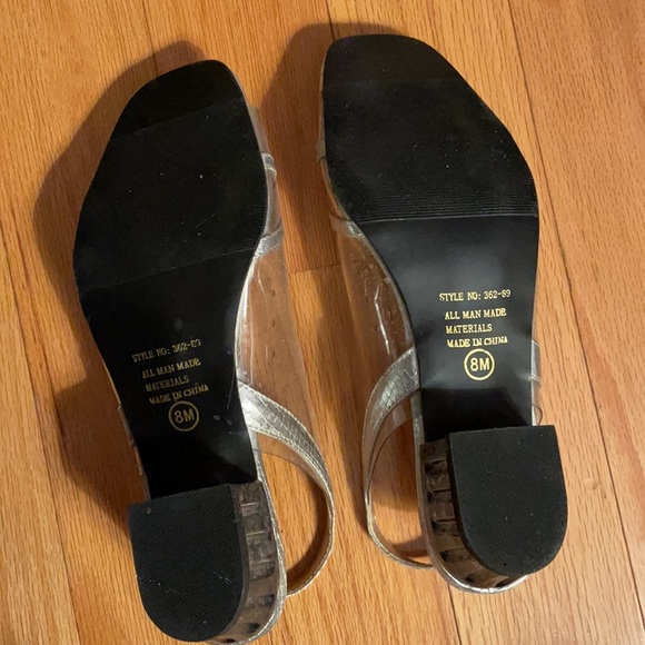 Ladies like new clear and silver dress shoes - Picture 2 of 4